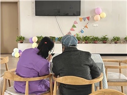 當(dāng)你老到忘了世界，我該拿什么來愛你